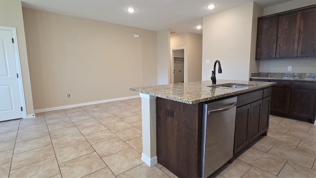 4007 Wellington St - Photo 6 of 15