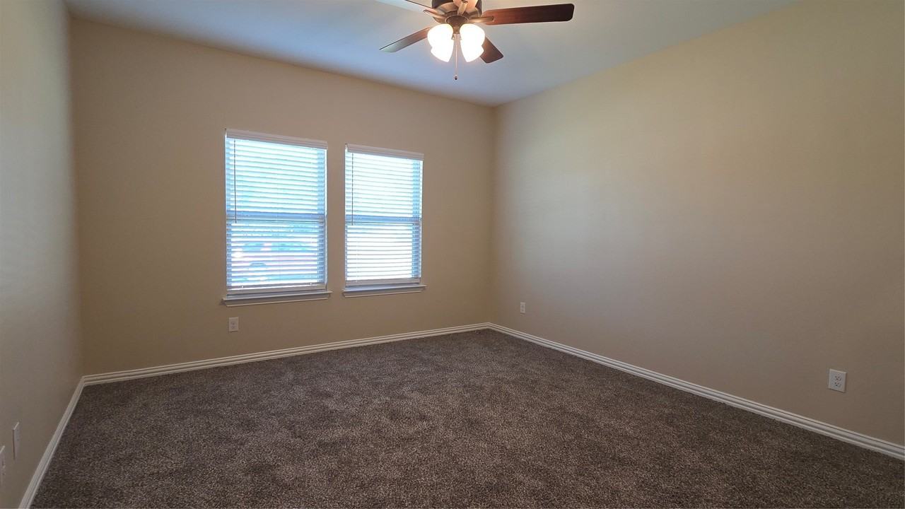 4007 Wellington St - Photo 7 of 15