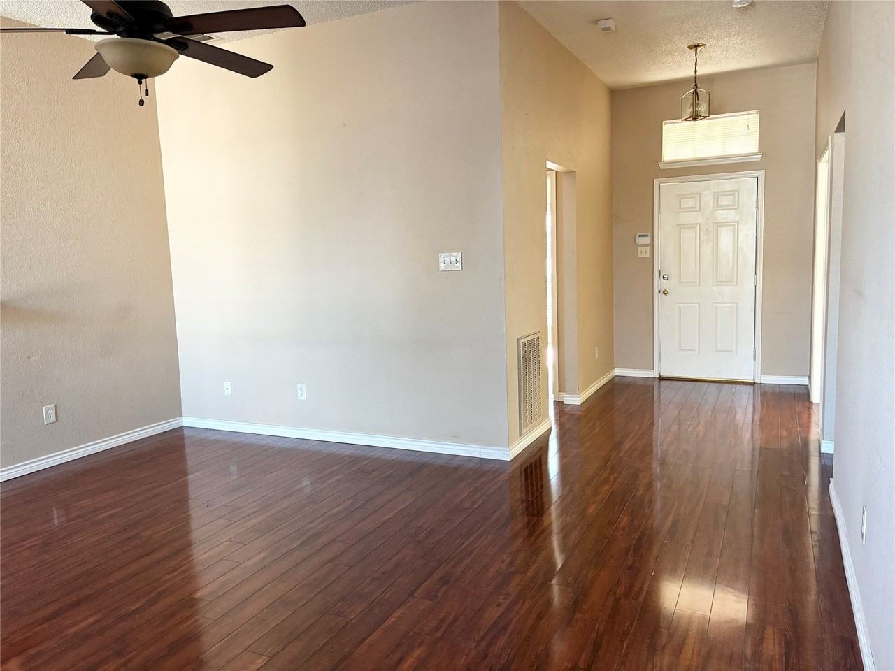 807 Aylesbury Dr - Photo 2 of 19