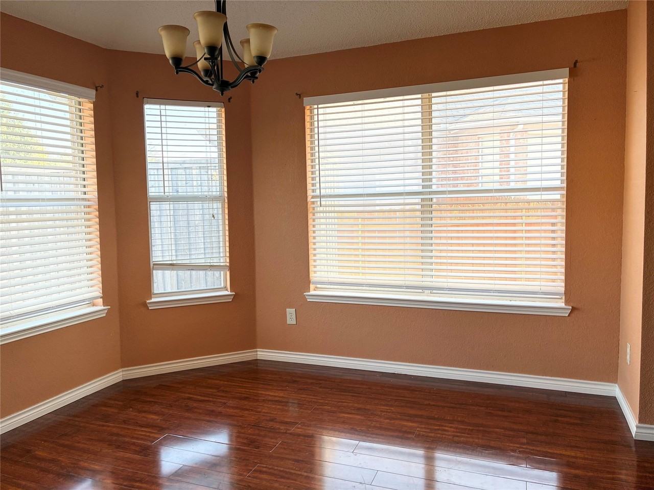 807 Aylesbury Dr - Photo 7 of 19