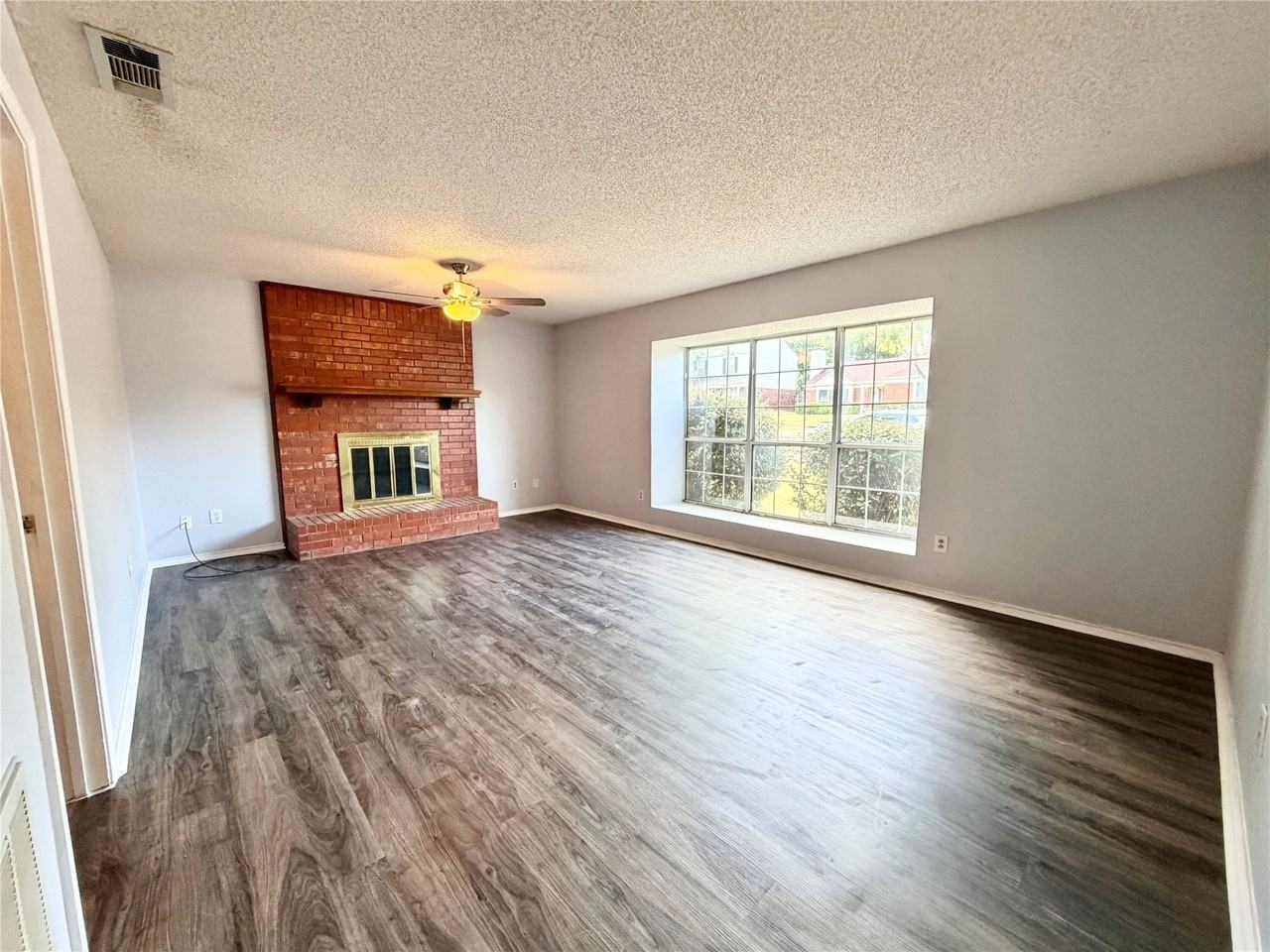 2126 Country Dell Dr - Photo 3 of 23