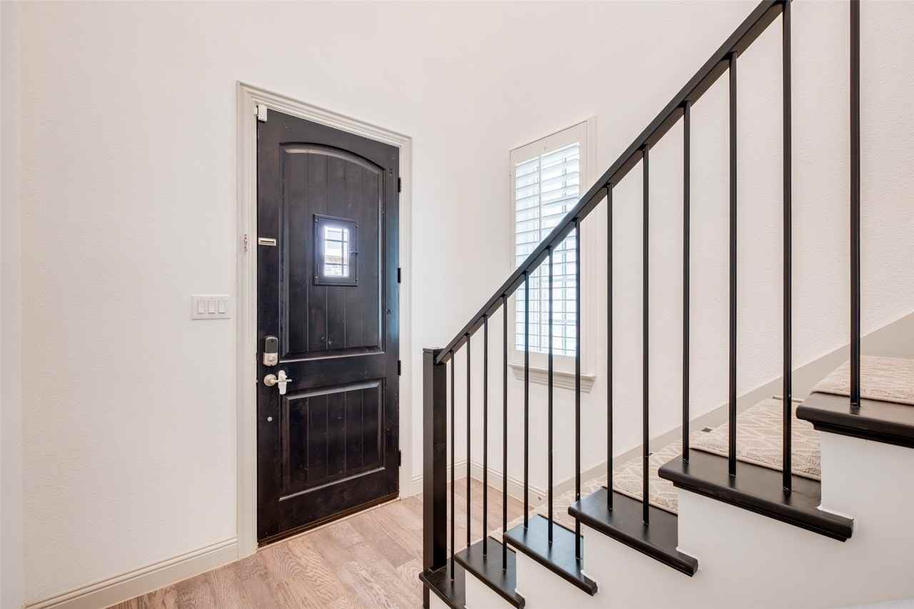 7124 Soto St - Photo 3 of 25