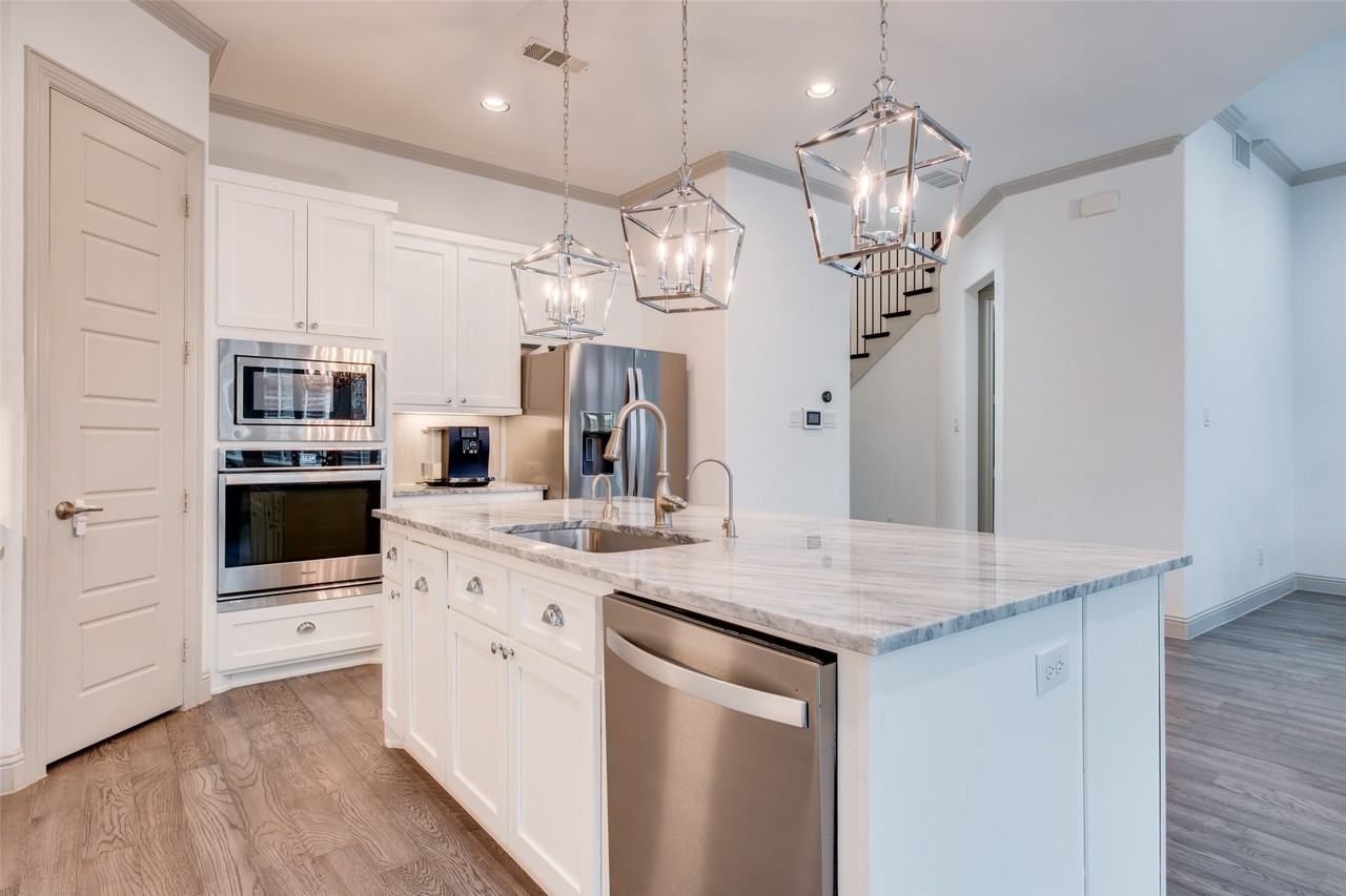 7124 Soto St - Photo 4 of 25