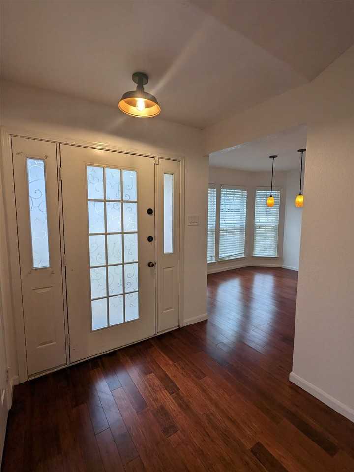 266 Barclay Ave - Photo 3 of 27