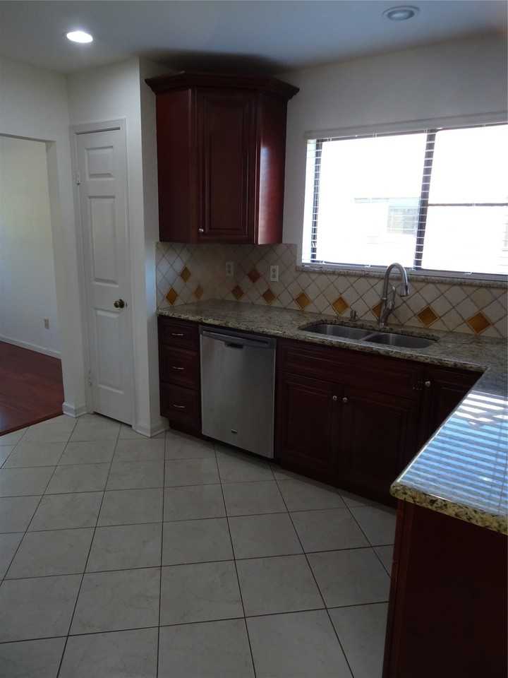266 Barclay Ave - Photo 6 of 27