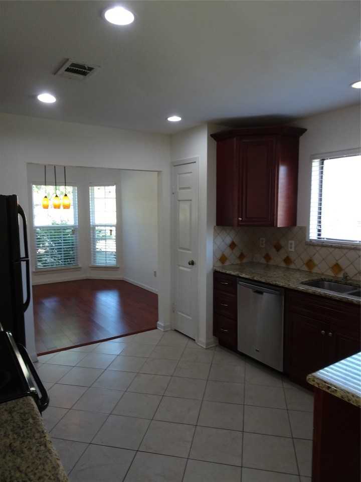 266 Barclay Ave - Photo 7 of 27