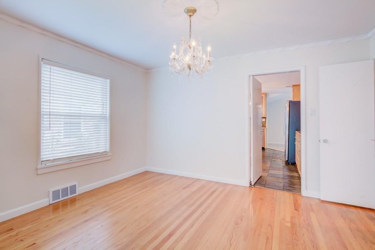 6307 Kenwood Ave - Photo 6 of 37