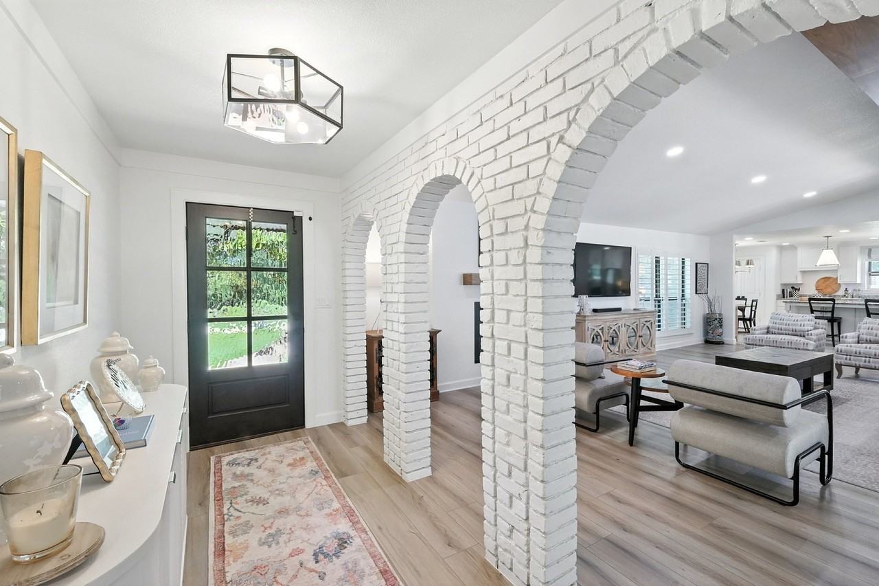 3201 Carmel St - Photo 4 of 40