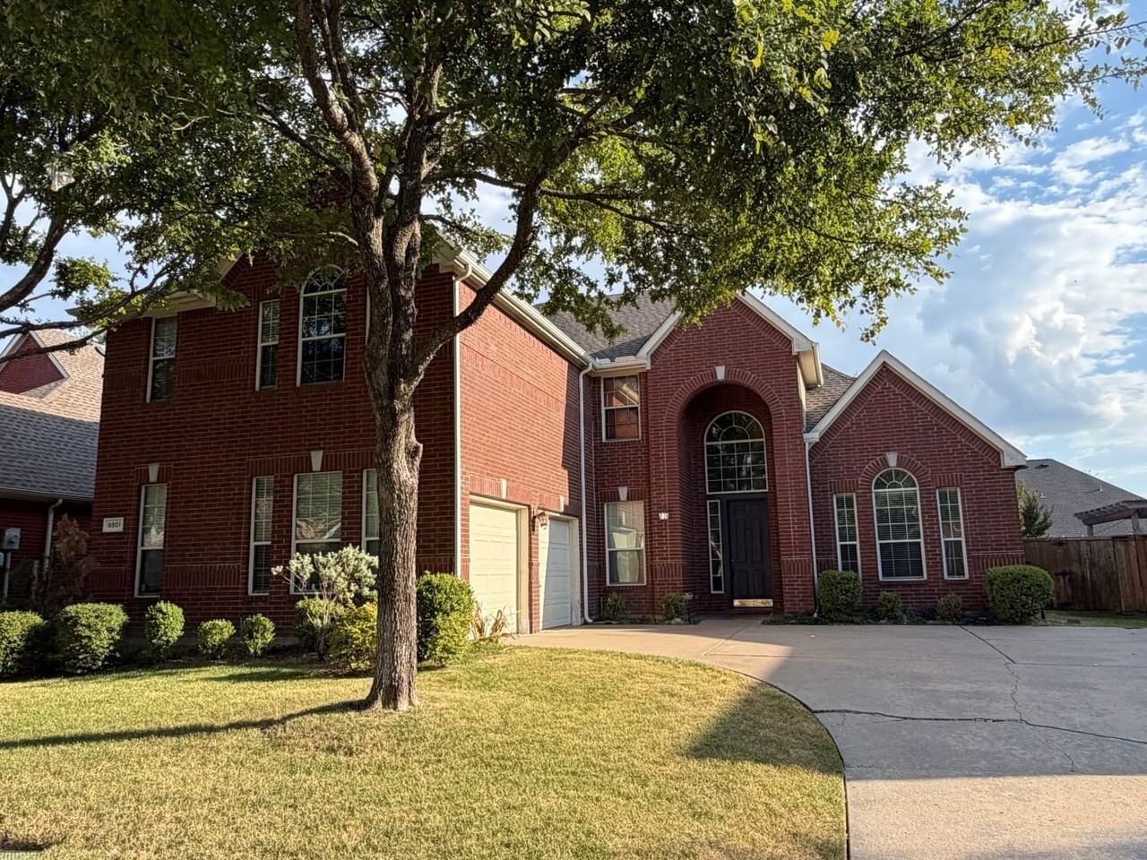 8801 Tanglewood Dr - Photo 2 of 19