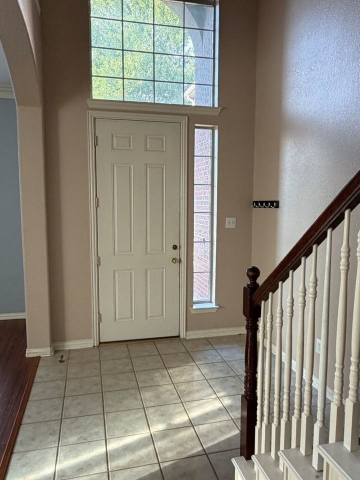 8801 Tanglewood Dr - Photo 3 of 19