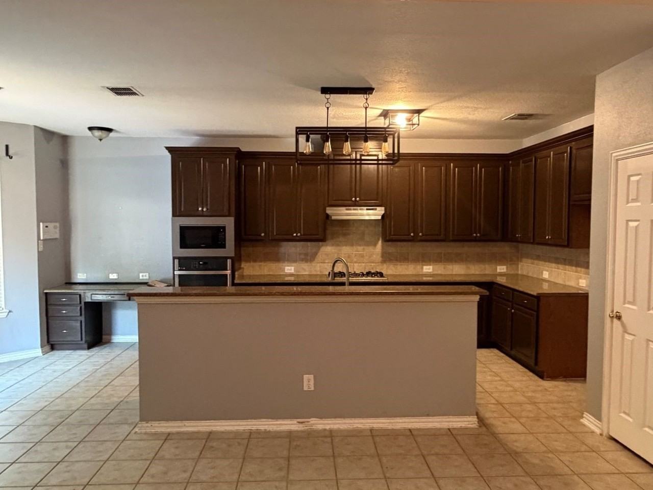 8801 Tanglewood Dr - Photo 7 of 19