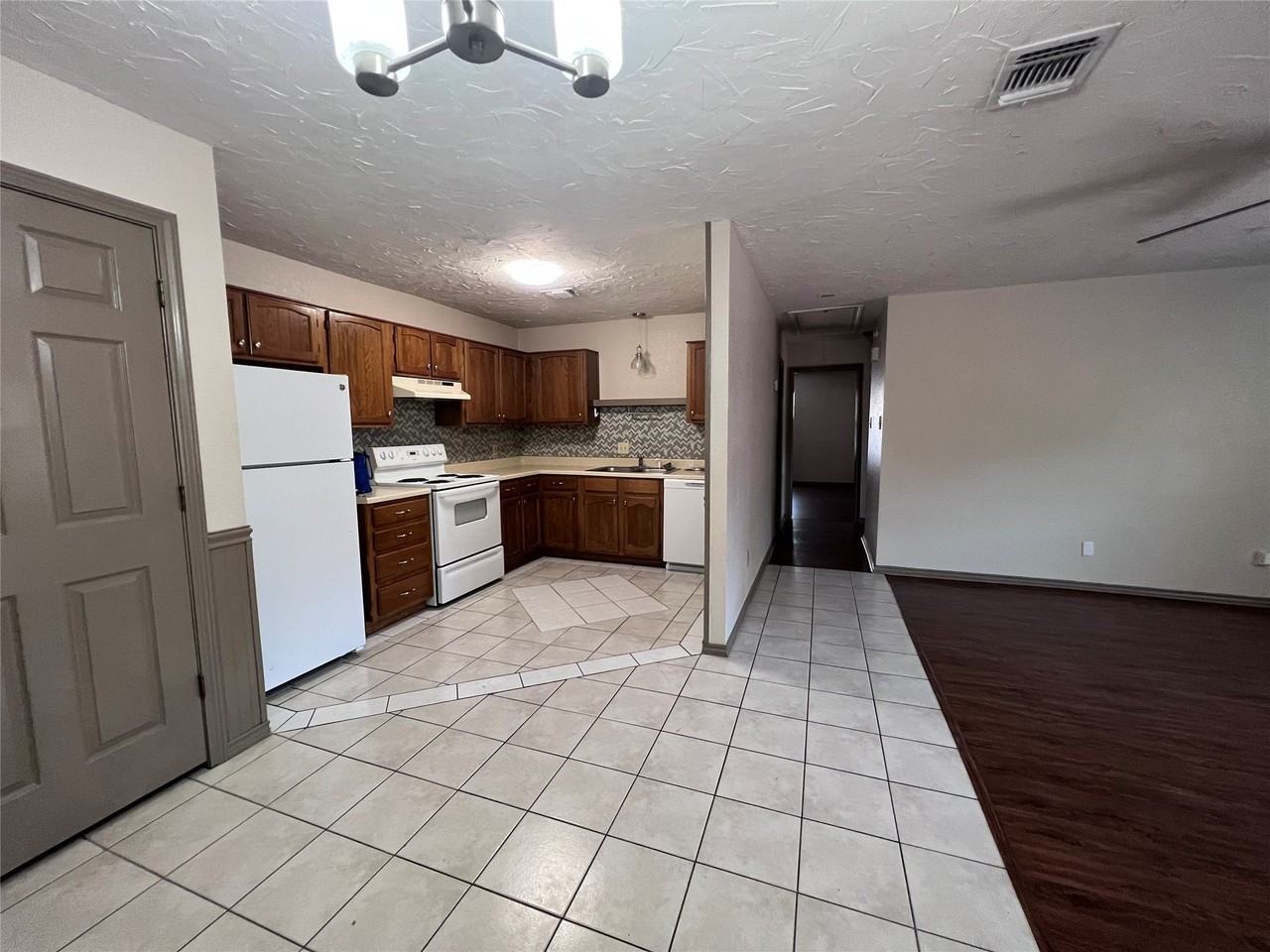 11913 Metmora Ct - Photo 5 of 14