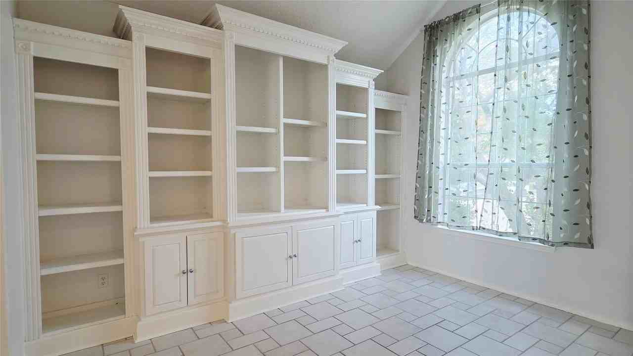 9029 Culberson Dr - Photo 4 of 30