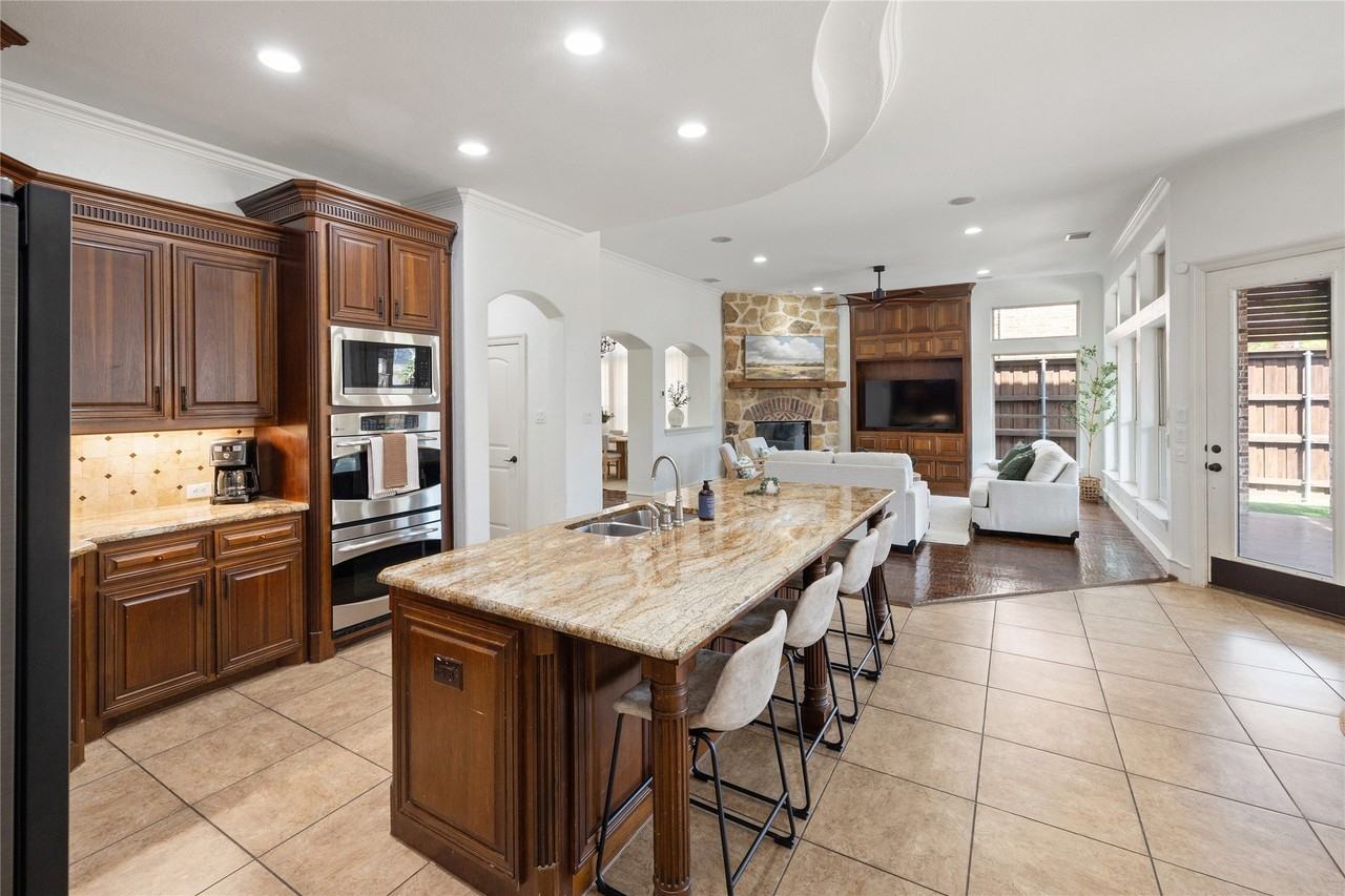 11292 Berkeley Hall Ln - Photo 7 of 19