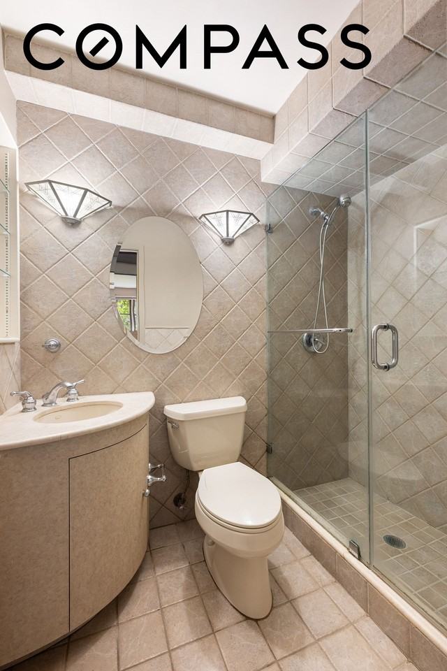 528 4th St #1A - Photo 5 of 11