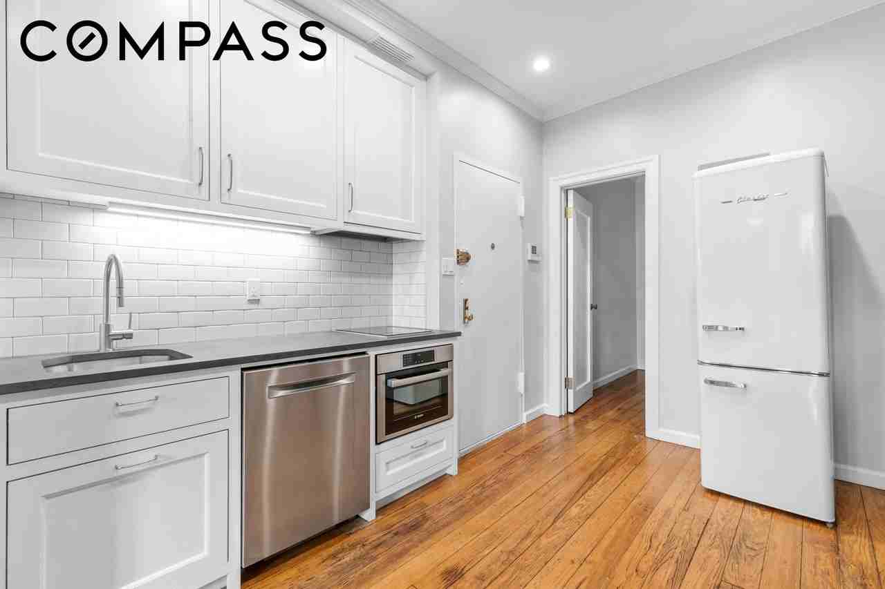 140 W 10th St #4RE - Photo 3 of 9