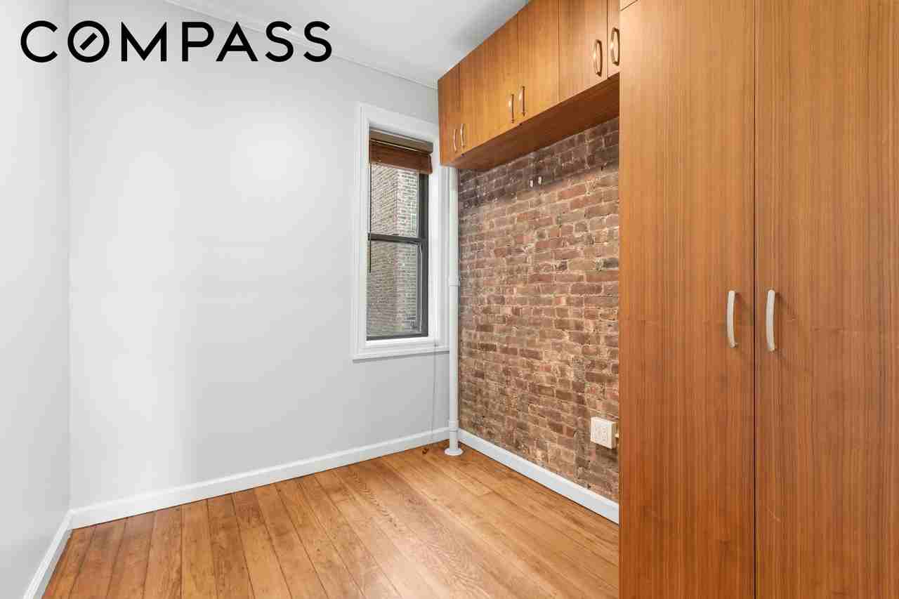 140 W 10th St #4RE - Photo 4 of 9