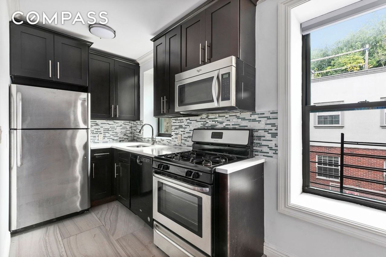 527 Carroll St #1F - Photo 2 of 5