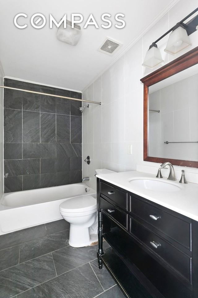 527 Carroll St #1F - Photo 5 of 5