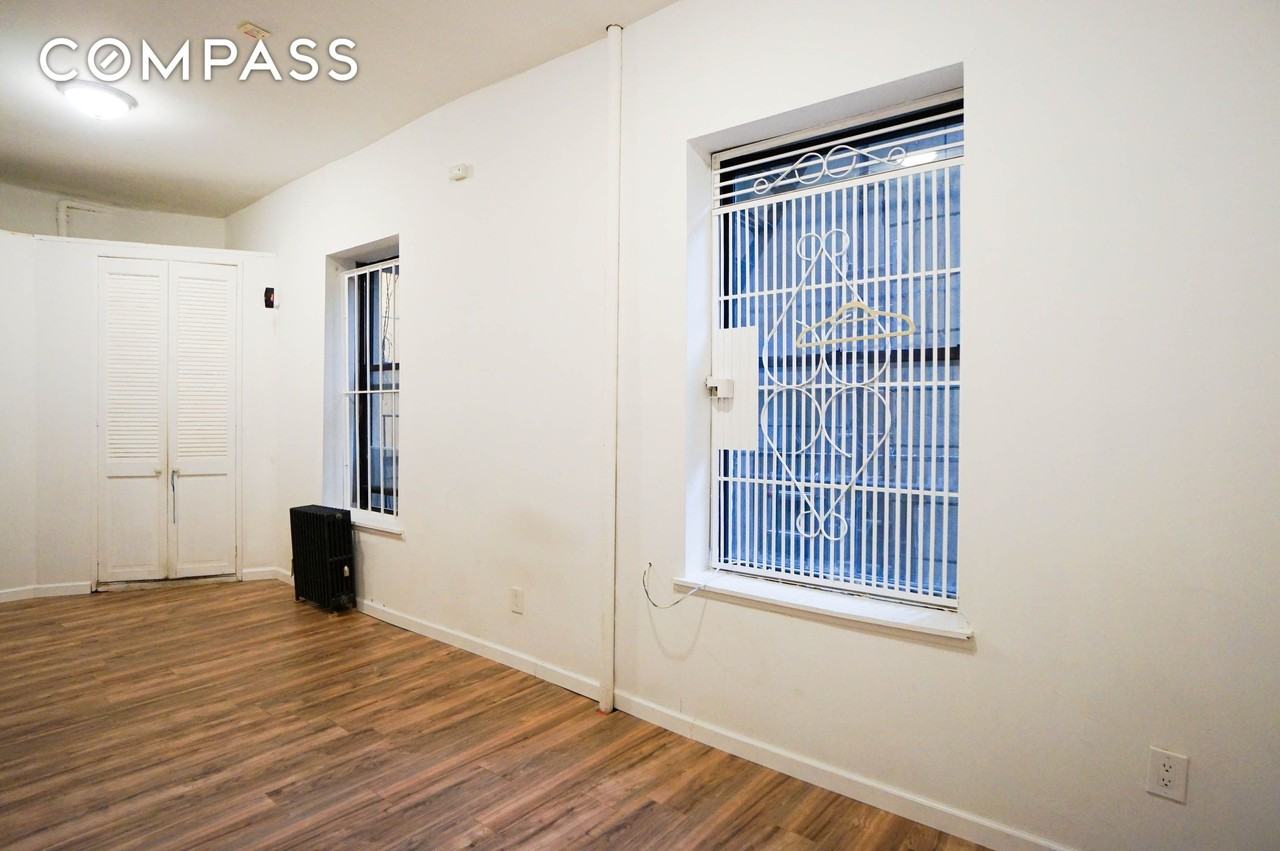631 E 11th St #1 - Photo 2 of 9