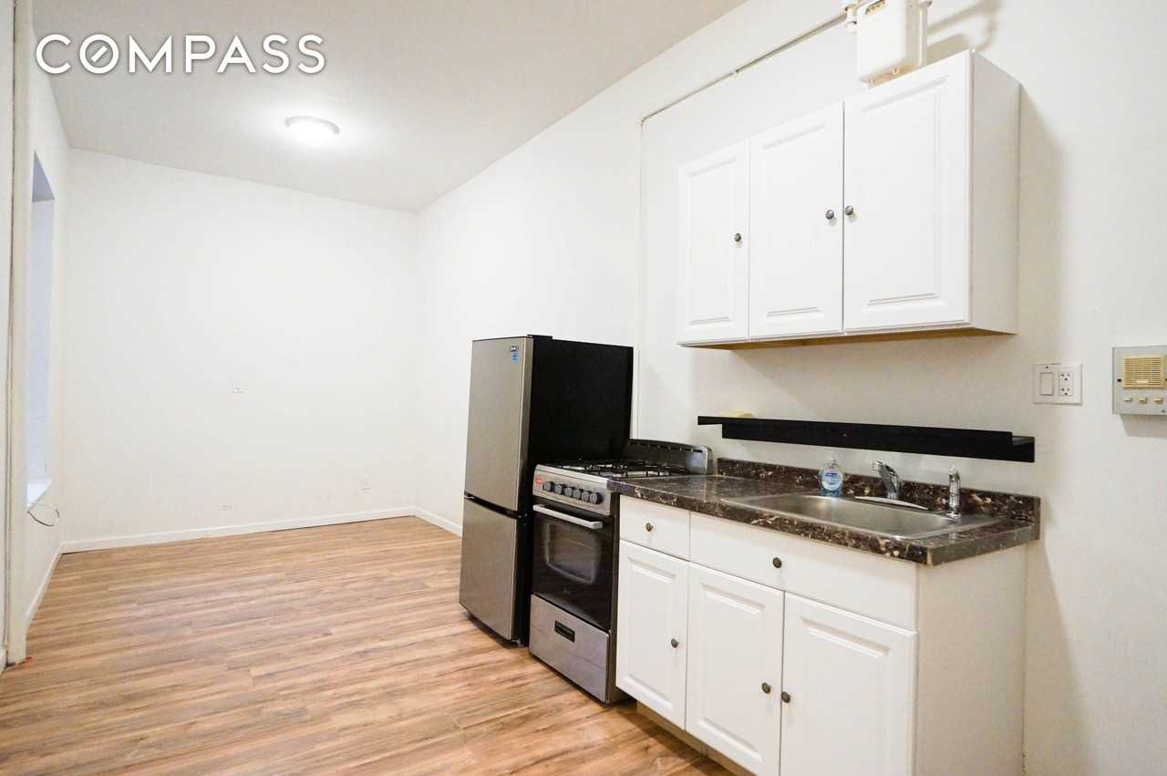 631 E 11th St #1 - Photo 3 of 9
