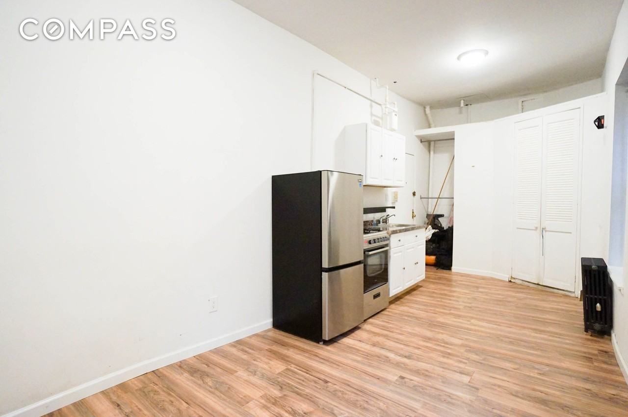 631 E 11th St #1 - Photo 4 of 9