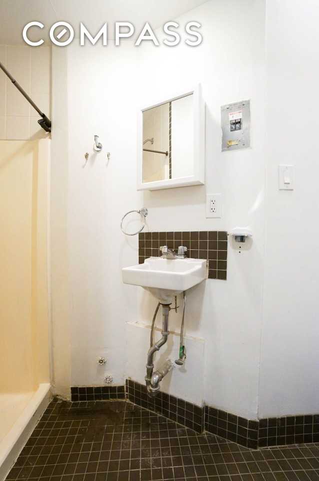 631 E 11th St #1 - Photo 6 of 9