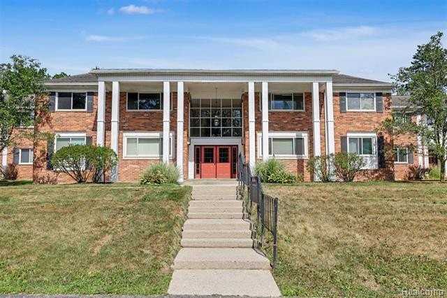 525 Fairbrook St #108