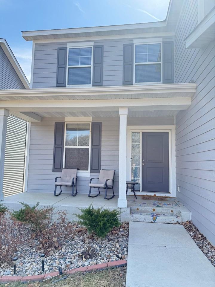 1866 Spring Creek Dr - Photo 2 of 27