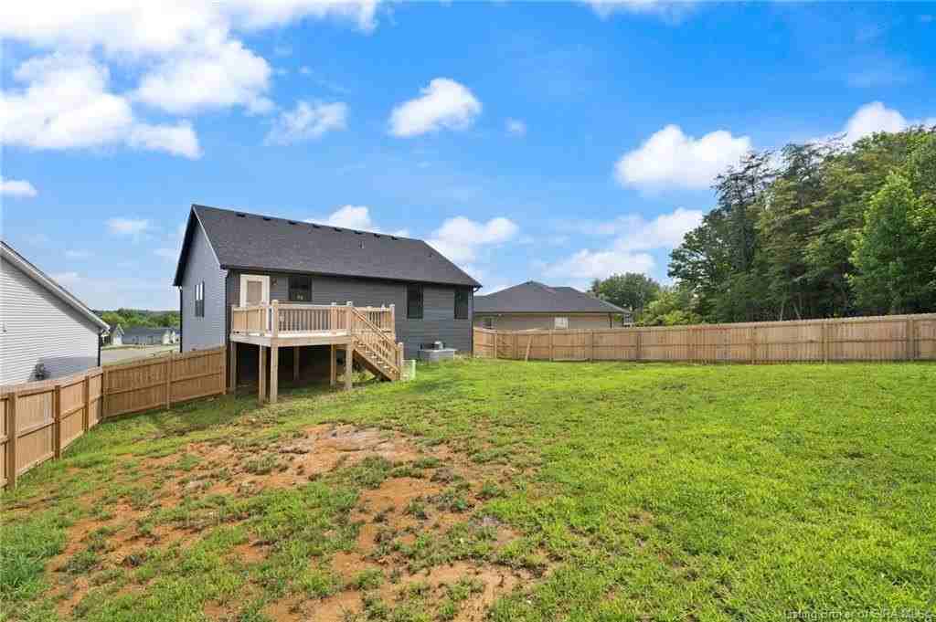 8008 Hudson Ln - Photo 3 of 45