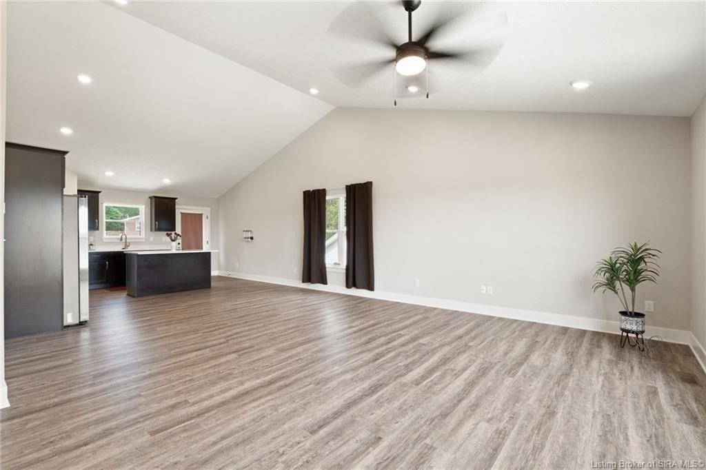8008 Hudson Ln - Photo 5 of 45