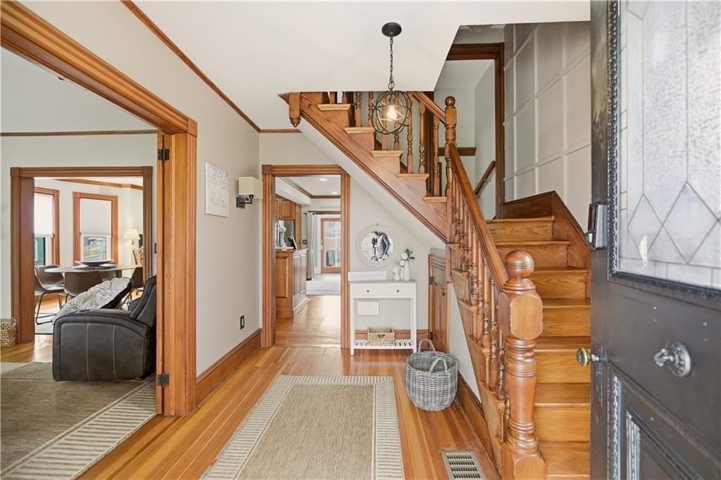 23 Clinton St - Photo 4 of 38