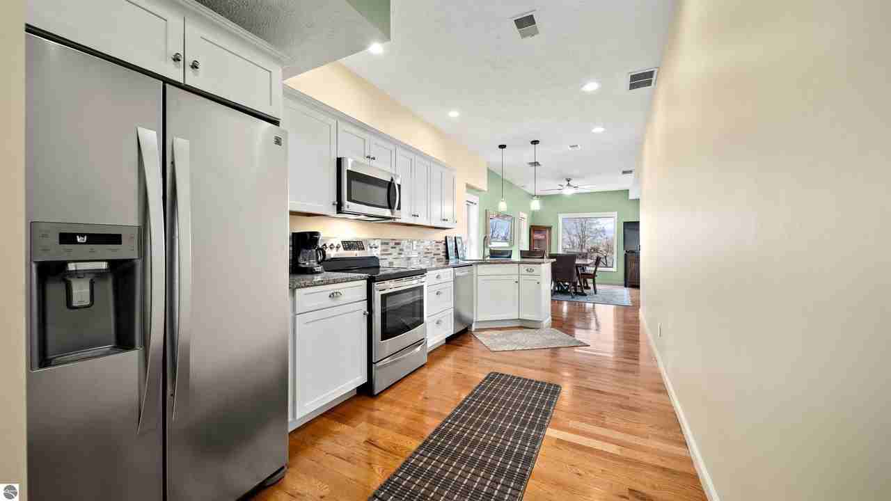 201 River St - Photo 7 of 33
