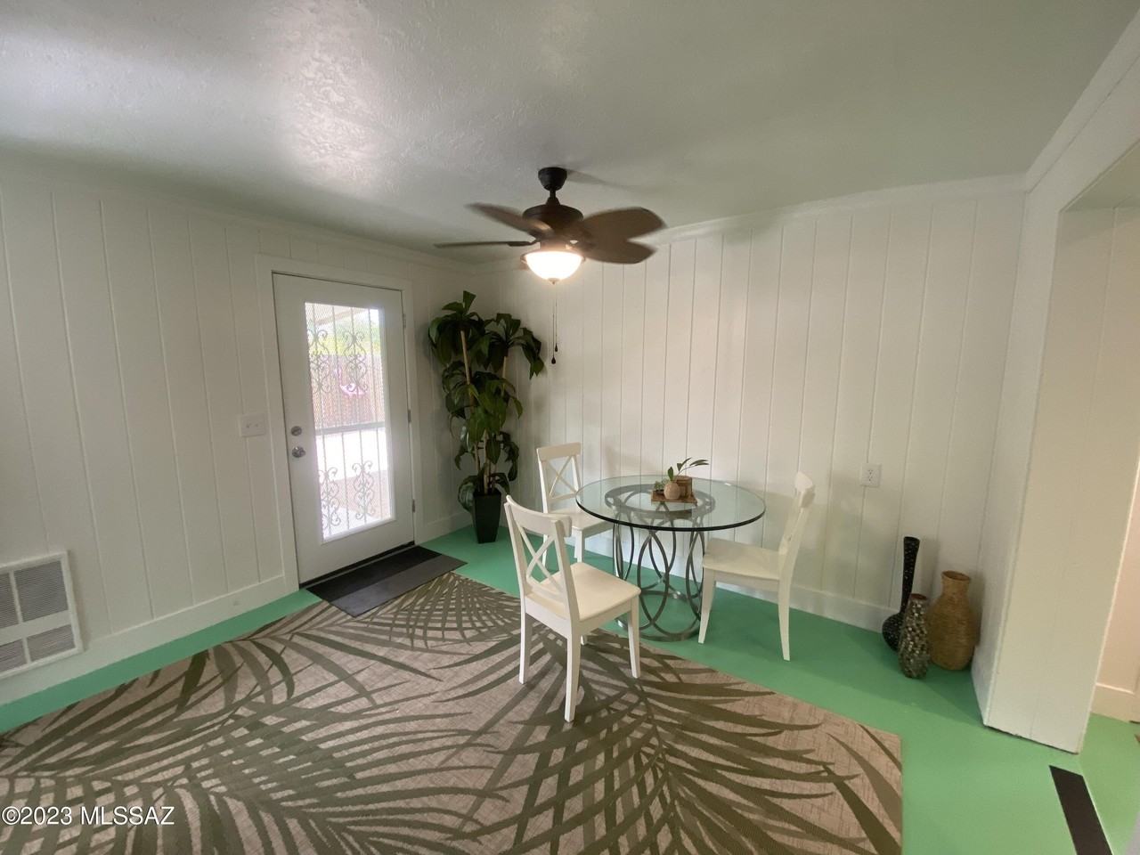 2231 N Swan Rd - Photo 2 of 10