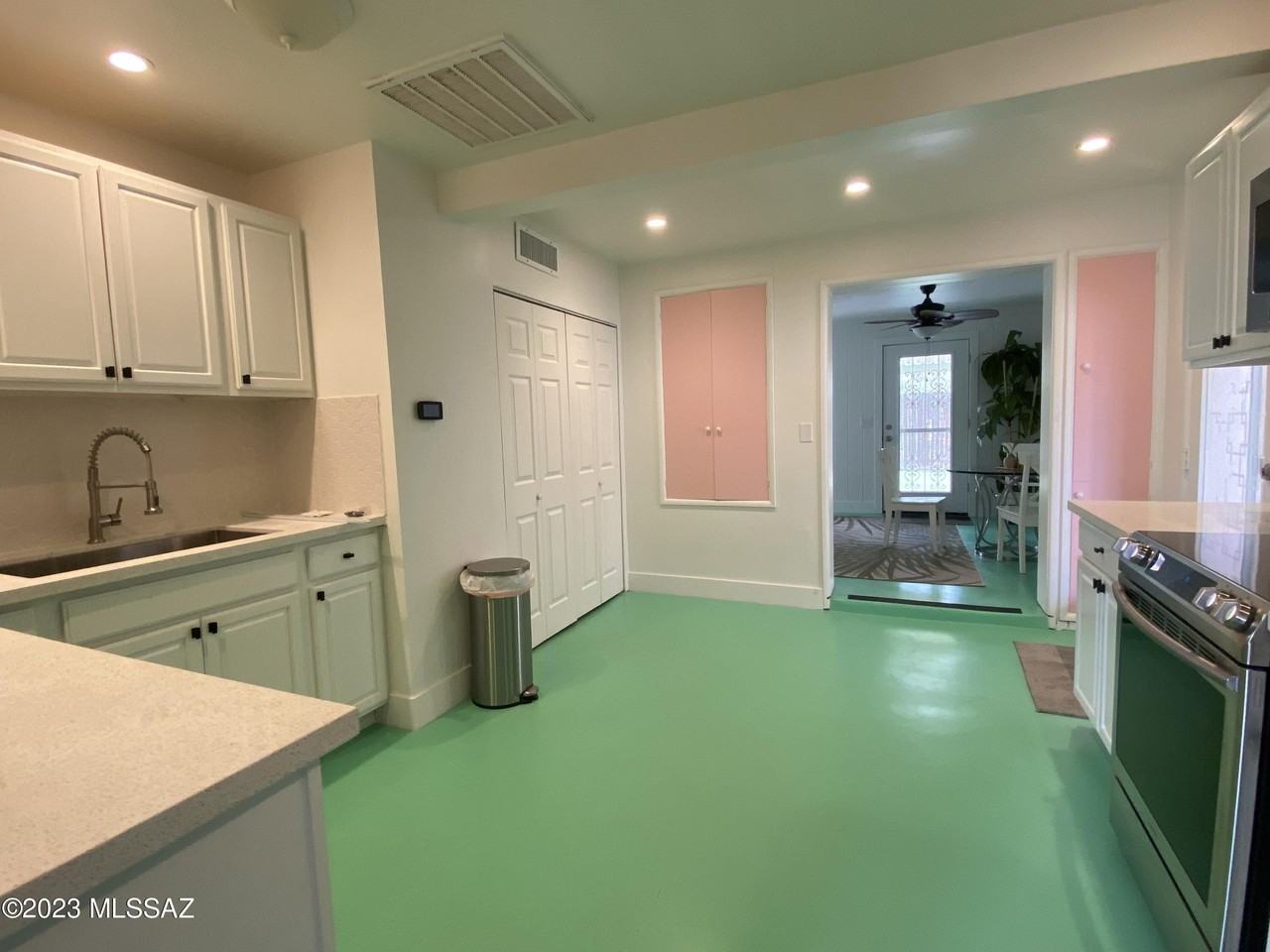 2231 N Swan Rd - Photo 5 of 10