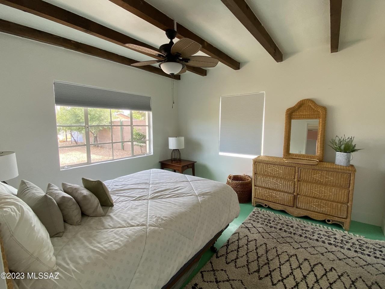 2231 N Swan Rd - Photo 7 of 10