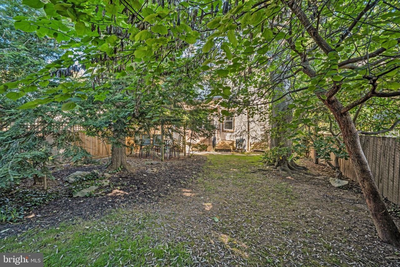 121 W Oakland Ave - Photo 6 of 49