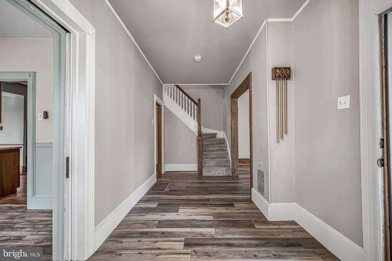 121 W Oakland Ave - Photo 7 of 49