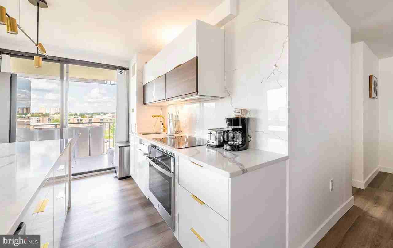 250 S Reynolds St #1004 - Photo 6 of 30