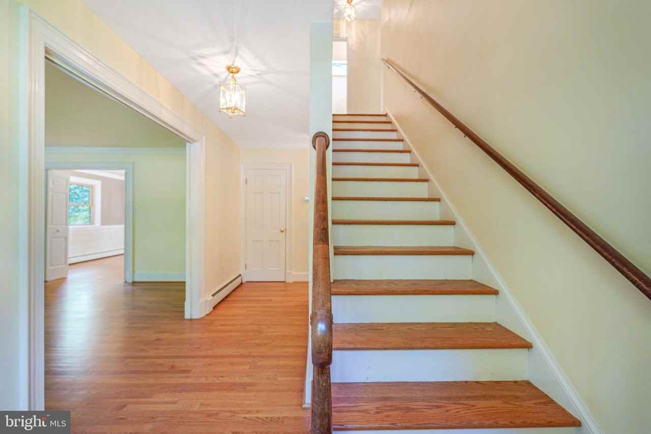 5 Delahay Dr - Photo 7 of 47