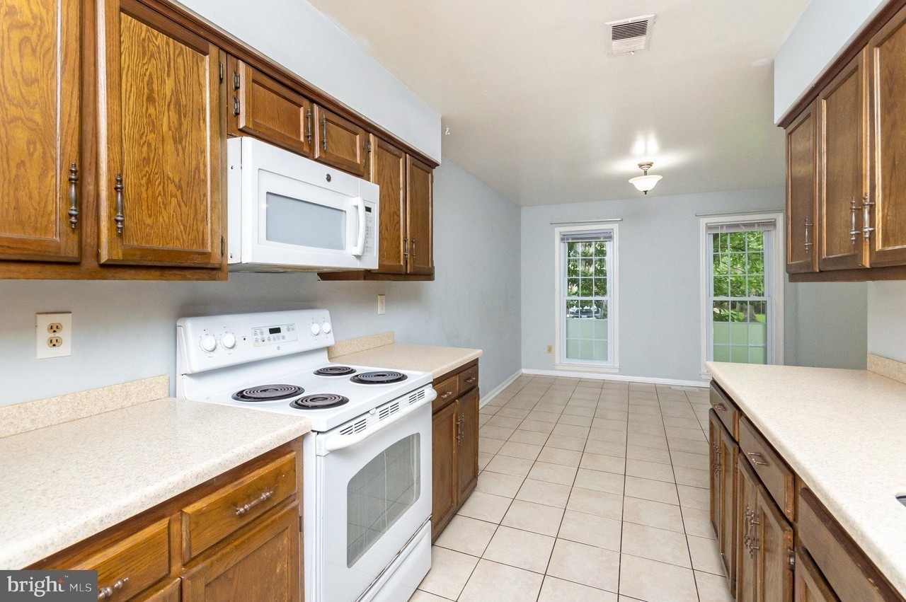 3210 Gemstone Ct - Photo 6 of 32