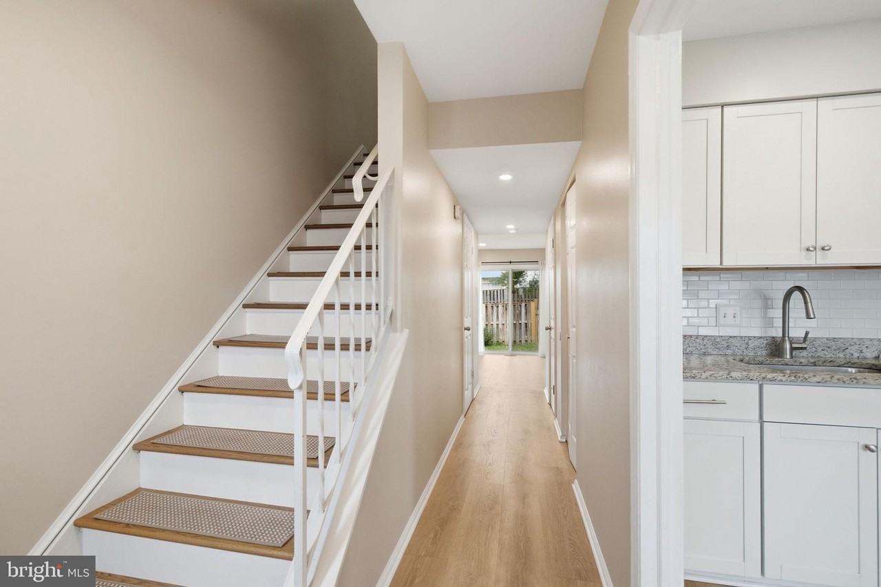 12120 Stoneford Dr - Photo 2 of 38