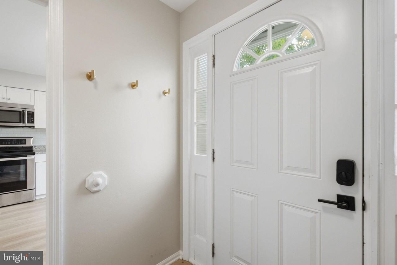 12120 Stoneford Dr - Photo 4 of 38