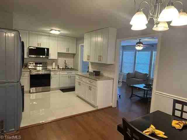 2889 Ashwood Dr - Photo 4 of 20