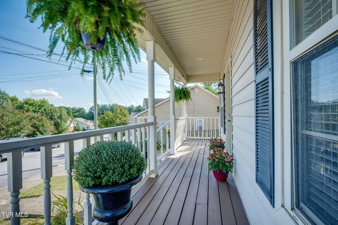 263 Main Street Village Dr - Photo 3 of 25