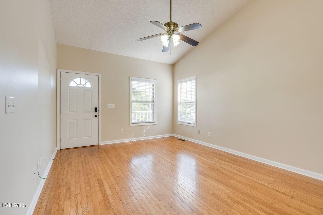 263 Main Street Village Dr - Photo 5 of 25