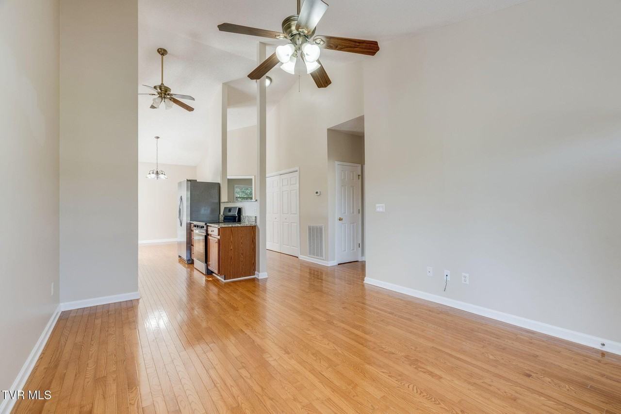 263 Main Street Village Dr - Photo 7 of 25