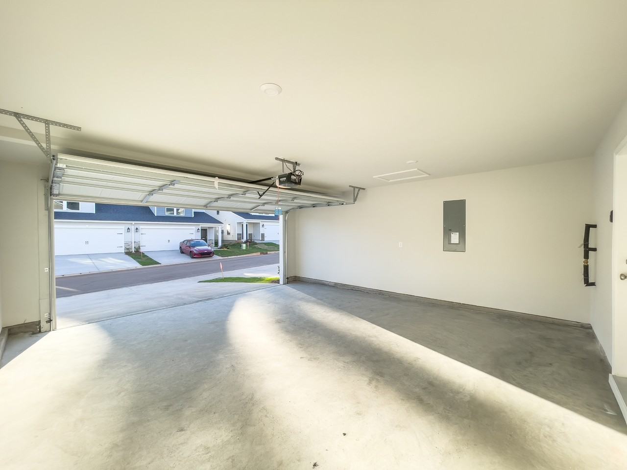105 Paddock Glen Dr #1 - Photo 3 of 37