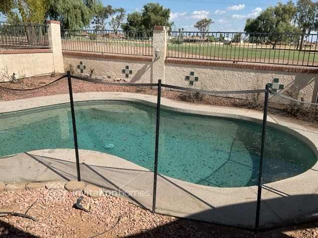 10504 W Griswold Rd - Photo 4 of 5