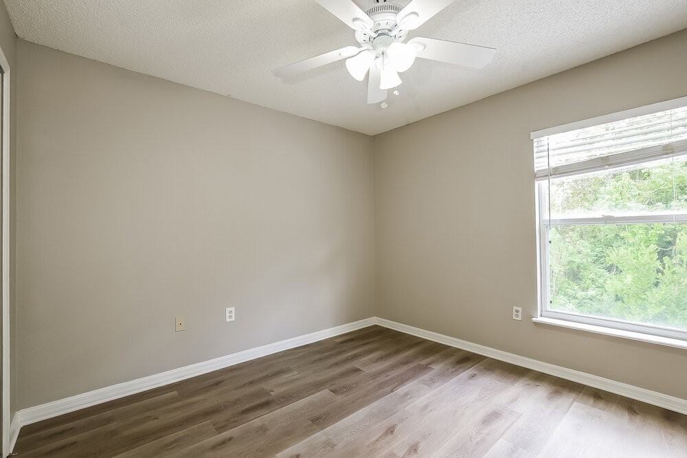 12466 Woodbury Cove Dr - Photo 4 of 17